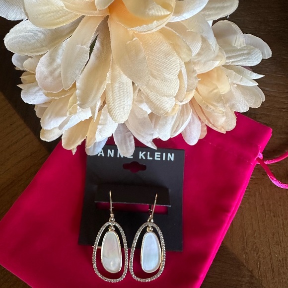 Anne Klein Mother of Pearl Crystal Drop Earrings NWT - Picture 1 of 11